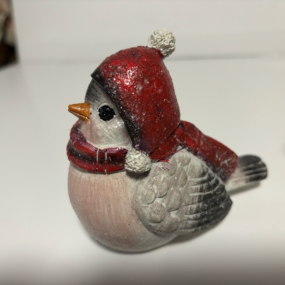 Kirklands Resin Birds of Winter Wearing Scarves Hats Set of 2  LIKE NEW Decor - Picture 12 of 16